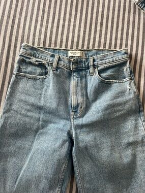 Abercrombie High Rise 90s Relaxed Jeans - short, curve love